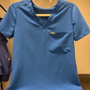 Figs women’s Blue Scrub Top size x-small